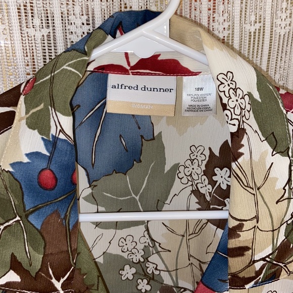 Light shirt sleeve button down - Picture 2 of 2